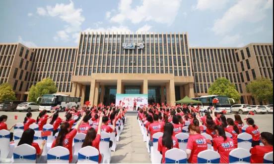 做白色的牛奶,創紅色的企業,花花牛乳業集團青春歌會慶祝建黨100周年 做白色的牛奶,創紅色的企業,花花牛乳業集團青春歌會慶祝建黨100周年