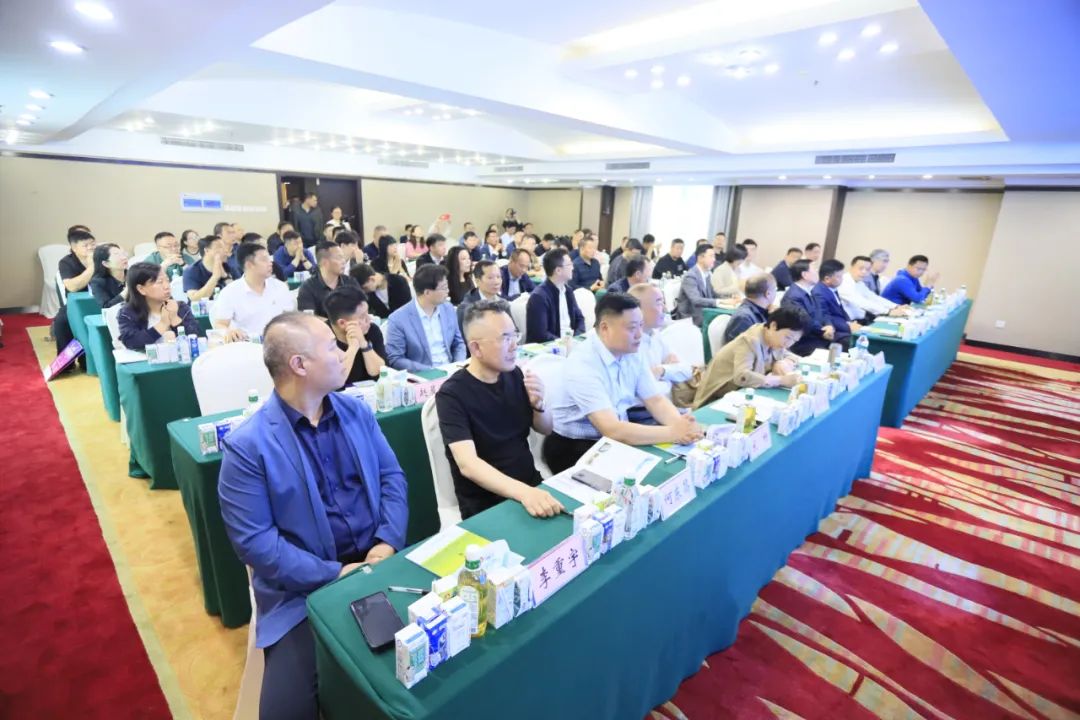 河南省2024國家“學(xué)生飲用奶計劃”推廣工作推進會在鄭州成功舉辦! 河南省2024國家“學(xué)生飲用奶計劃”推廣工作推進會在鄭州成功舉辦!