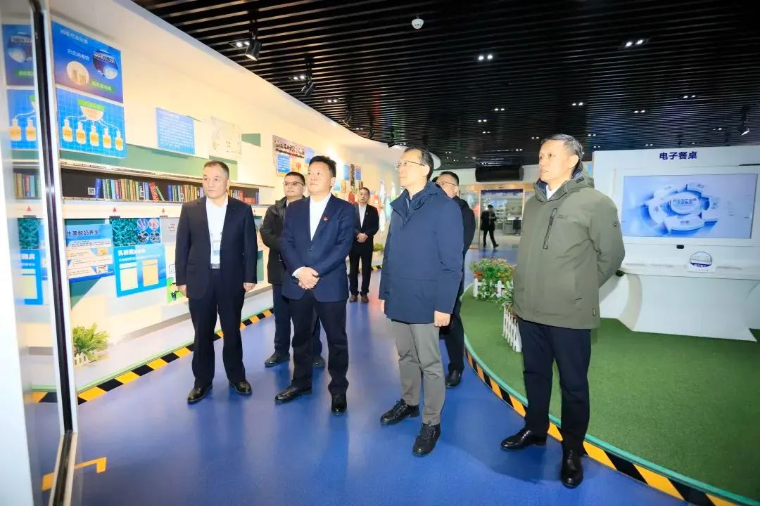 省政府國(guó)資委黨委書(shū)記、主任李濤一行到花花牛乳業(yè)集團(tuán)調(diào)研 省政府國(guó)資委黨委書(shū)記、主任李濤一行到花花牛乳業(yè)集團(tuán)調(diào)研