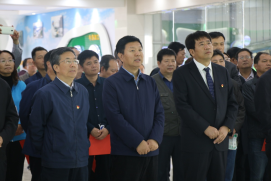 河南省農牧業產業扶貧工作觀摩團蒞臨花花牛集團·魯山瑞亞牧業有限公司參觀考察 河南省農牧業產業扶貧工作觀摩團蒞臨花花牛集團·魯山瑞亞牧業有限公司參觀考察