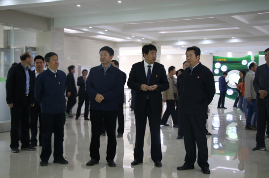 河南省農牧業產業扶貧工作觀摩團蒞臨花花牛集團·魯山瑞亞牧業有限公司參觀考察 河南省農牧業產業扶貧工作觀摩團蒞臨花花牛集團·魯山瑞亞牧業有限公司參觀考察