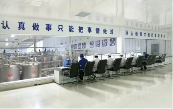 走進花花牛見證最真實的透明品質 走進花花牛見證最真實的透明品質