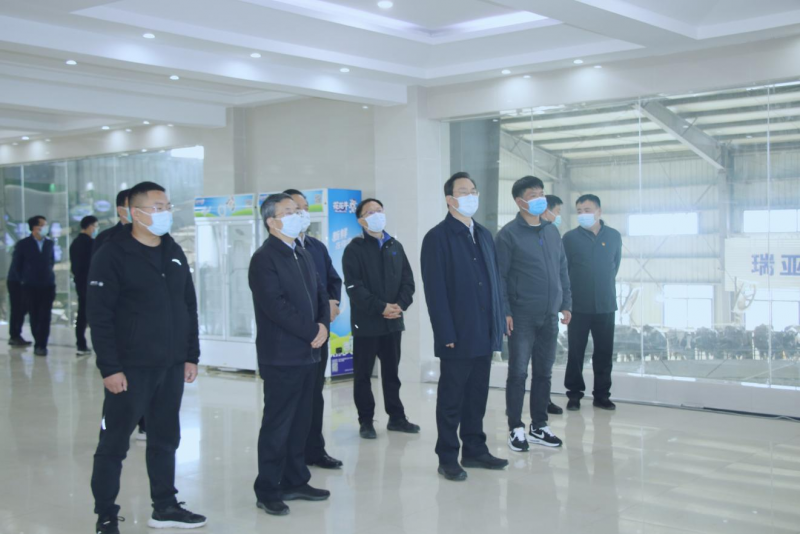 河南省人大常委會黨組書記、副主任孔昌生蒞臨花花牛魯山瑞亞牧場參觀調(diào)研